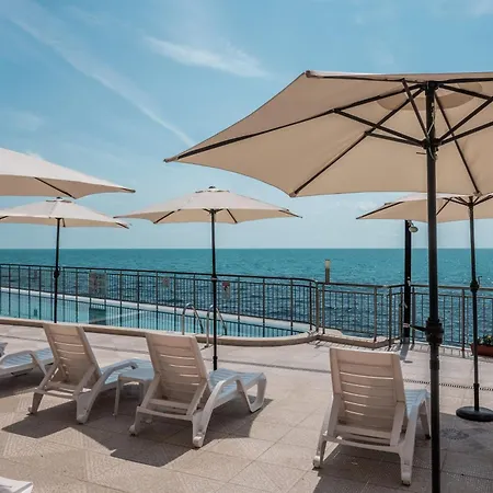 Cabacum Pleasure Beachfront - 50m To And Pool Aparthotel Varna
